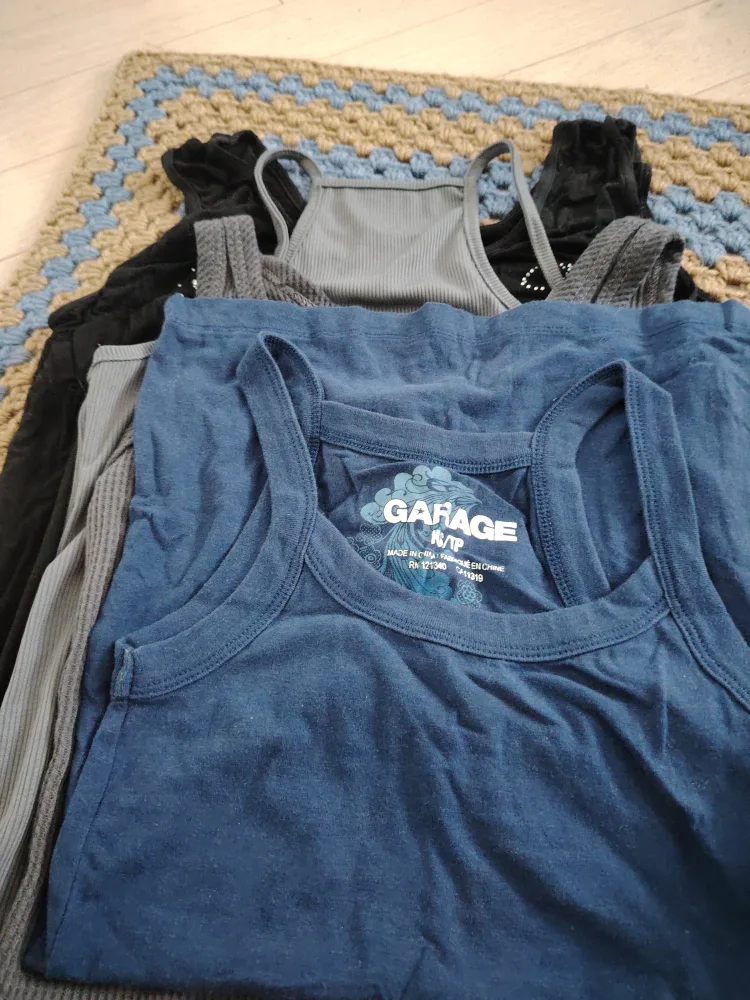 Garage Tank Tops XS image indicator(2)