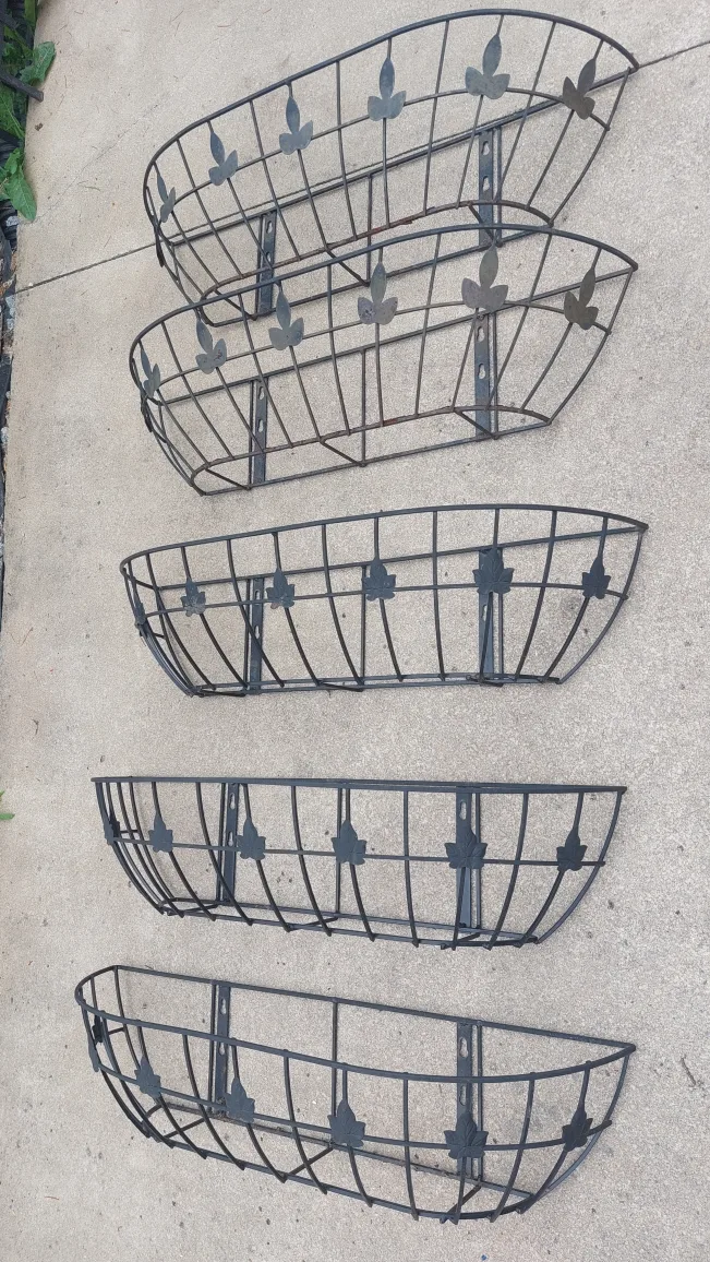 Set of 3 Decorative Metal Planter Baskets image indicator(4)