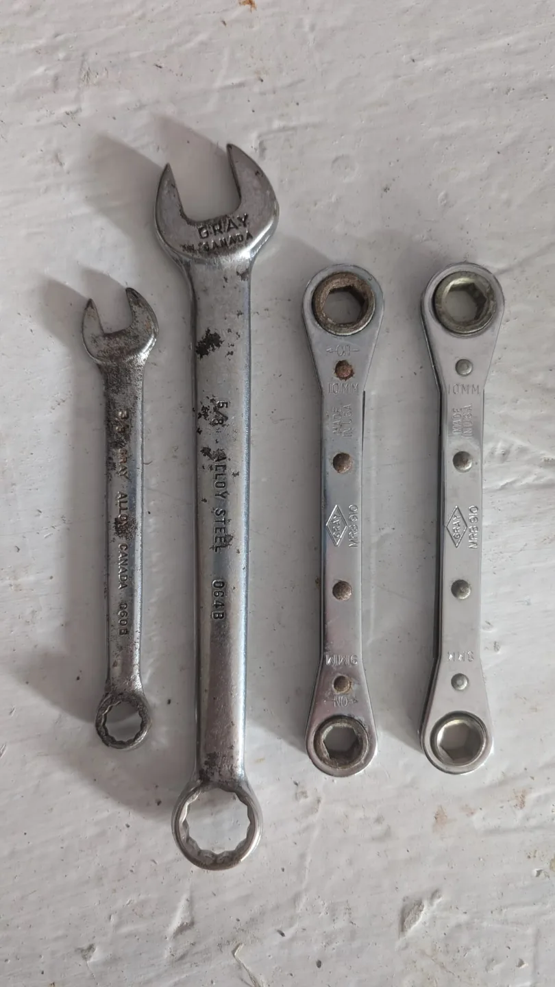 Gray Wrench and box Ratchet Set thumbnail