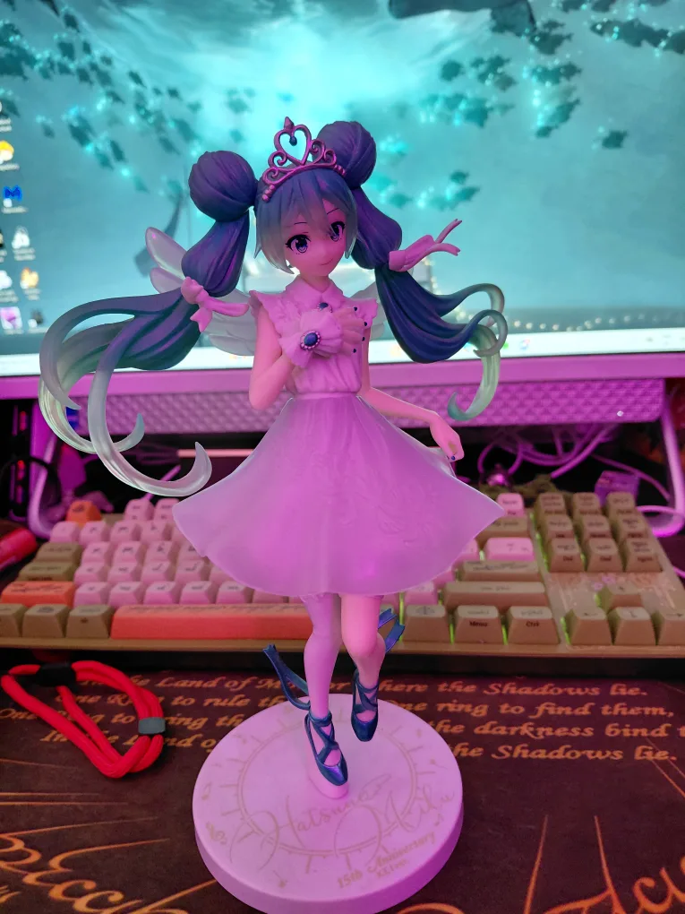 Hatsune Miku 15th Anniversary Figure thumbnail