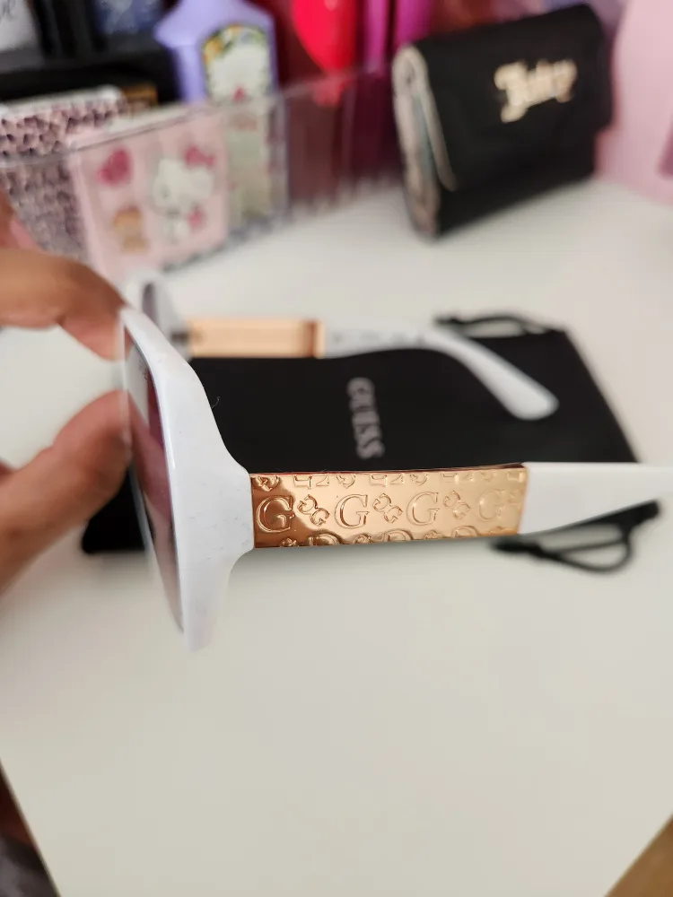 Guess White Sunglasses image indicator(3)
