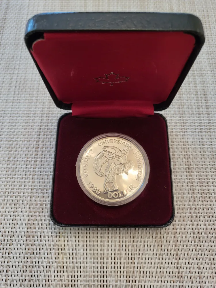 1983 Canadian Commerative Silver Dollar image indicator(4)