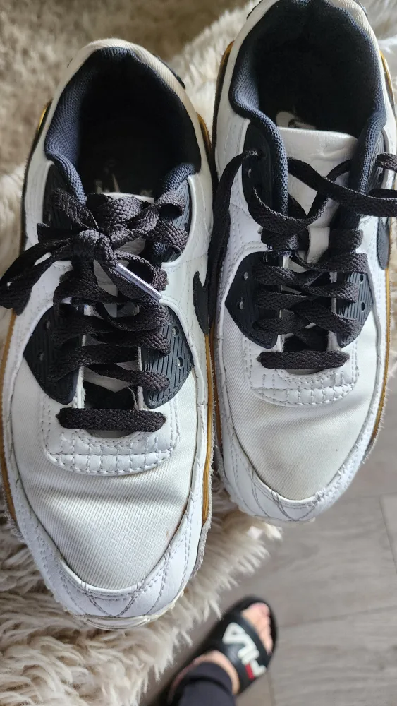Nike Air Max 90 Sneakers thumbnail
