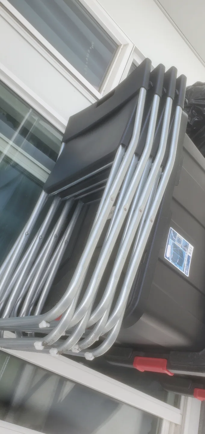 free 4 folding chairs thumbnail