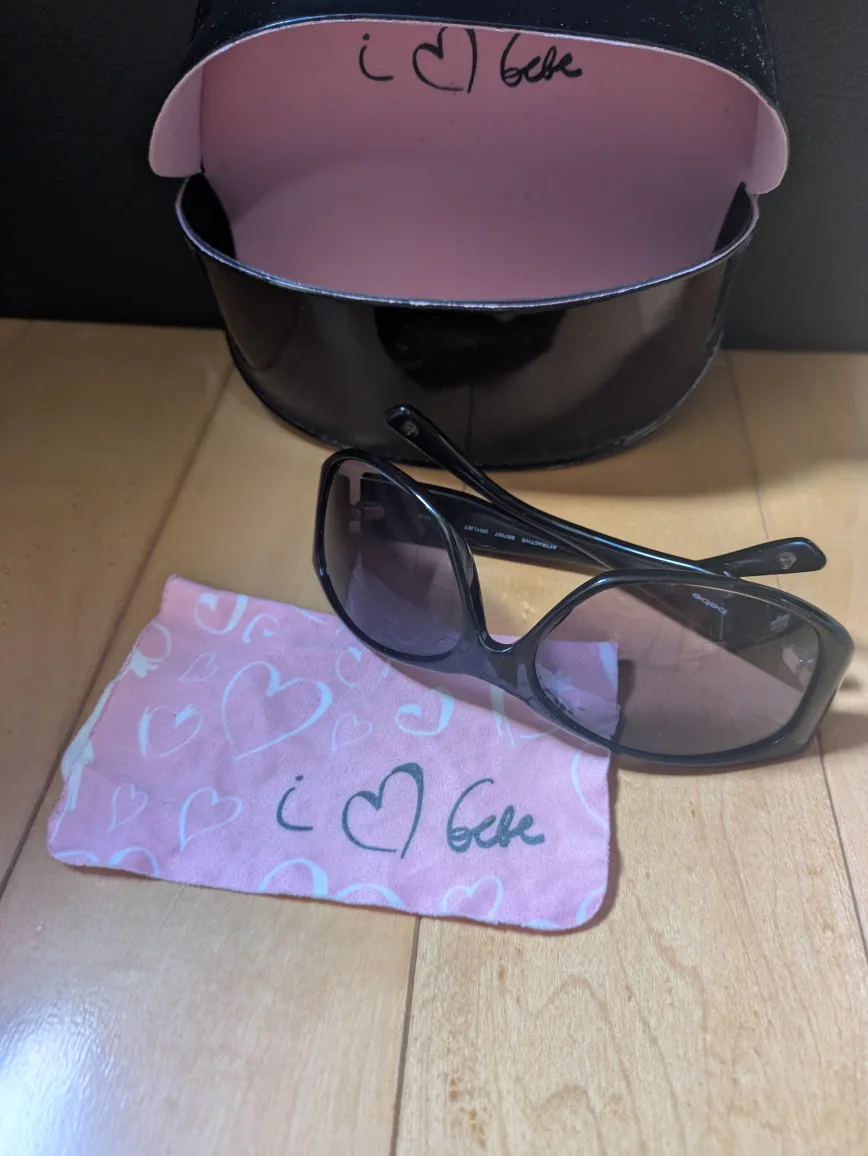 Bebe BB7007 Black Sunglasses with Case image indicator(3)