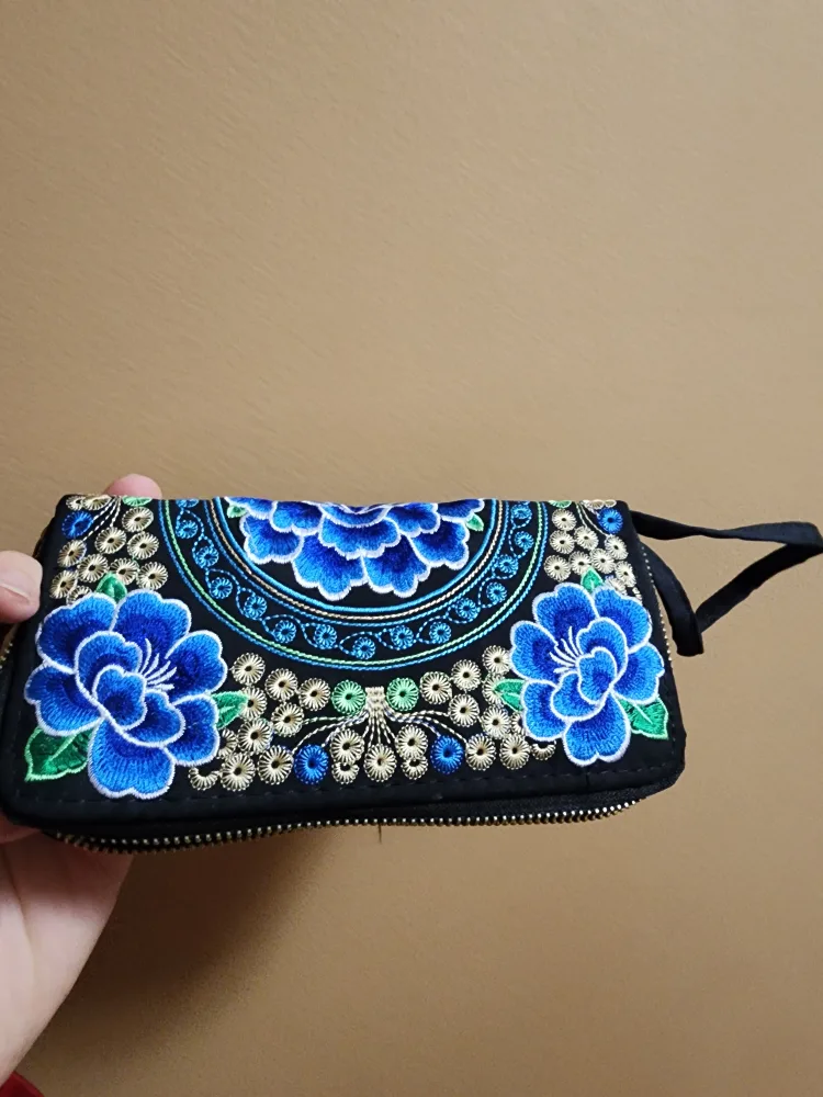 Embroidered Zipper Wallet image indicator(3)
