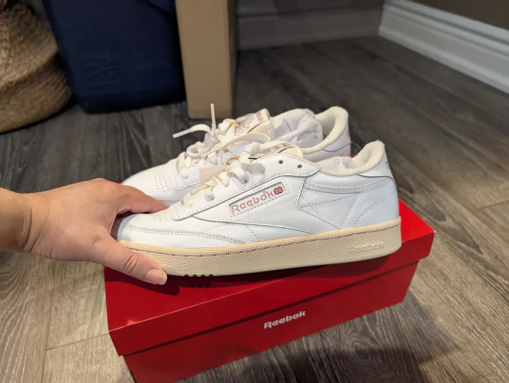 BNIB Reebok Sneakers, womens size 9 image indicator(2)