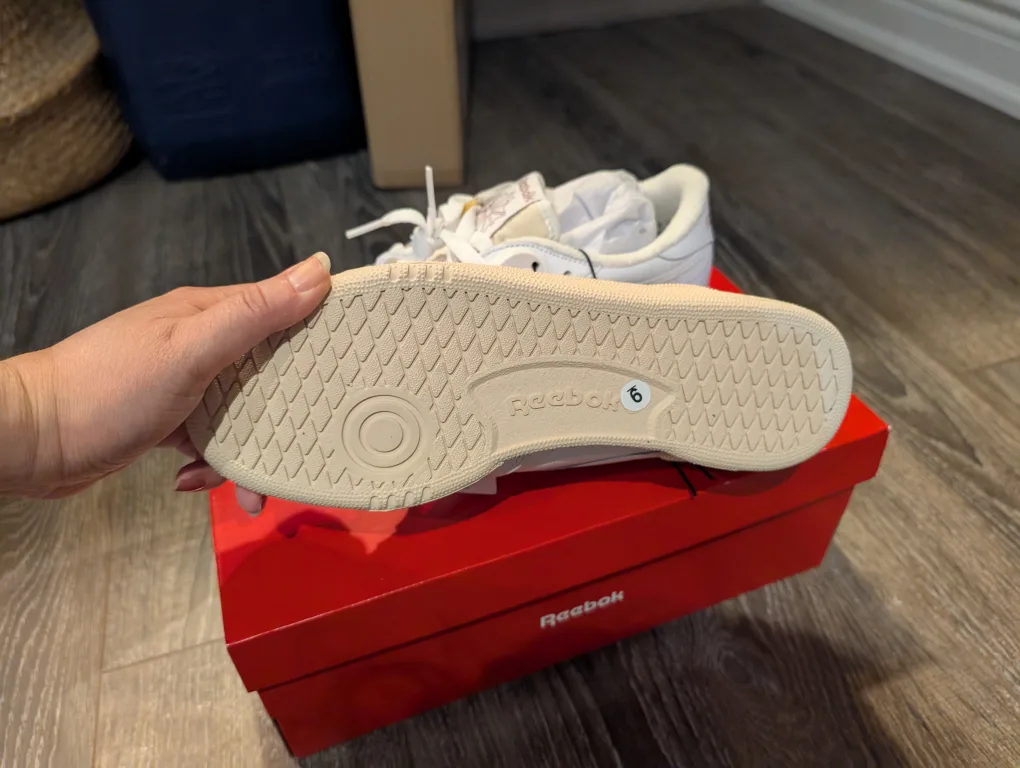 BNIB Reebok Sneakers, womens size 9 image indicator(3)