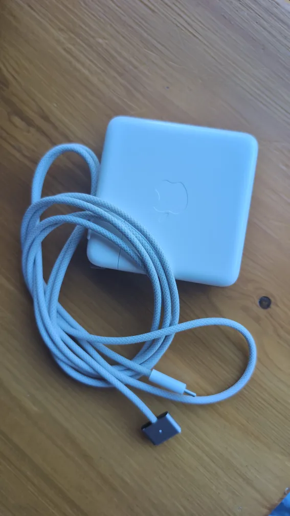 Apple USB-C Power Adapter thumbnail