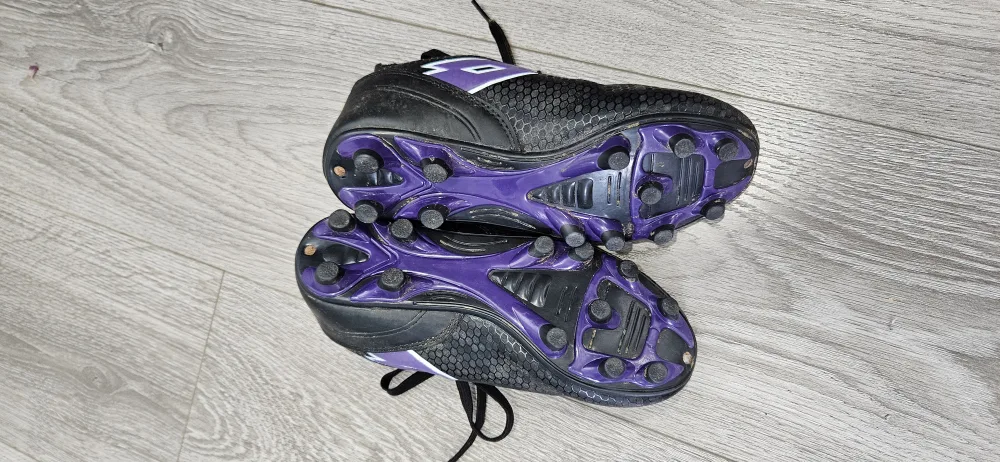 Lotto Soccer Cleats - Girls/Fillies Size 4 image indicator(3)
