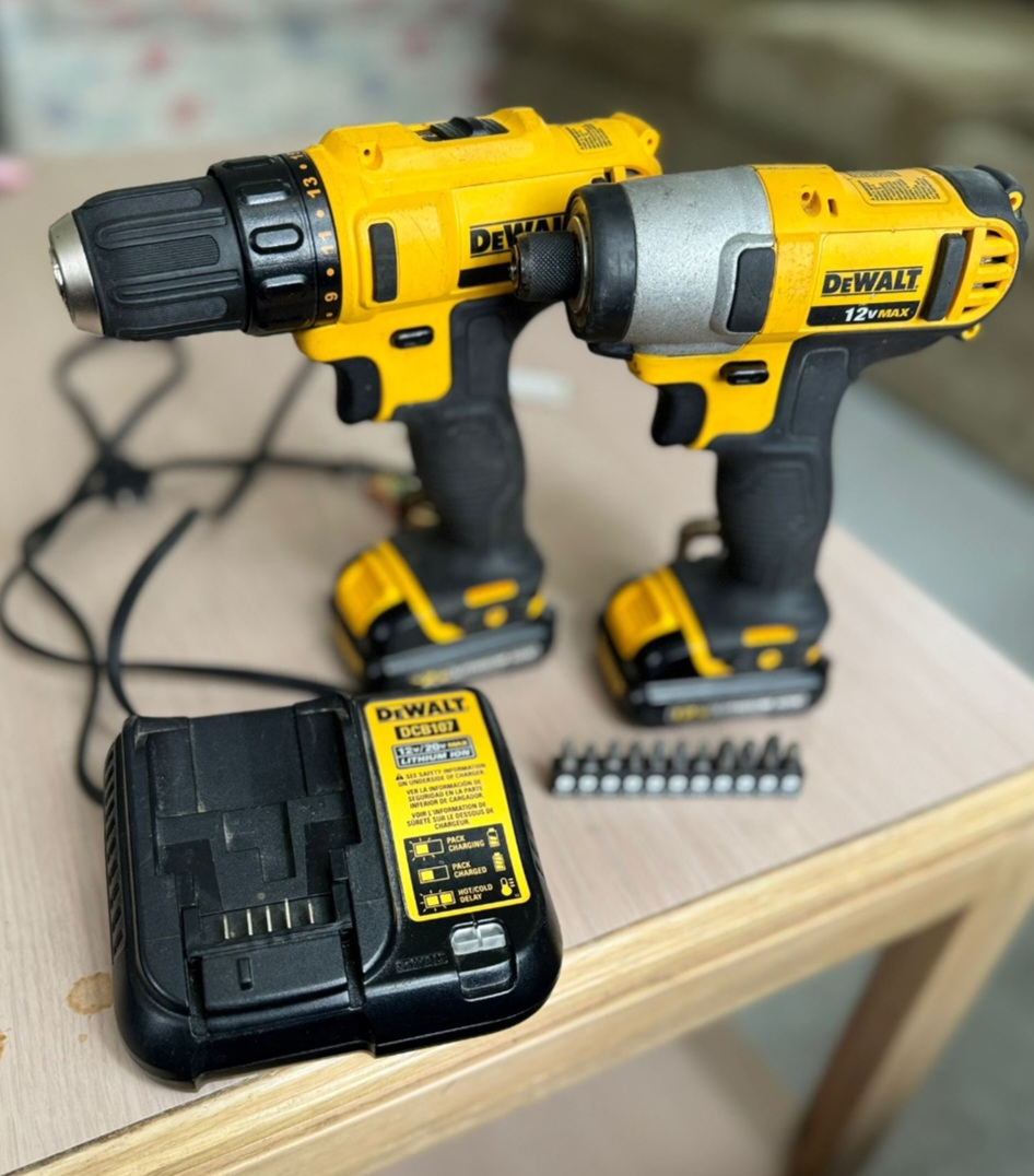 DeWalt 12V MAX Cordless Drill/Driver Kit