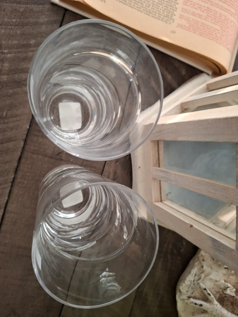 Pair of crystal Royal Doulton glasses image indicator(3)