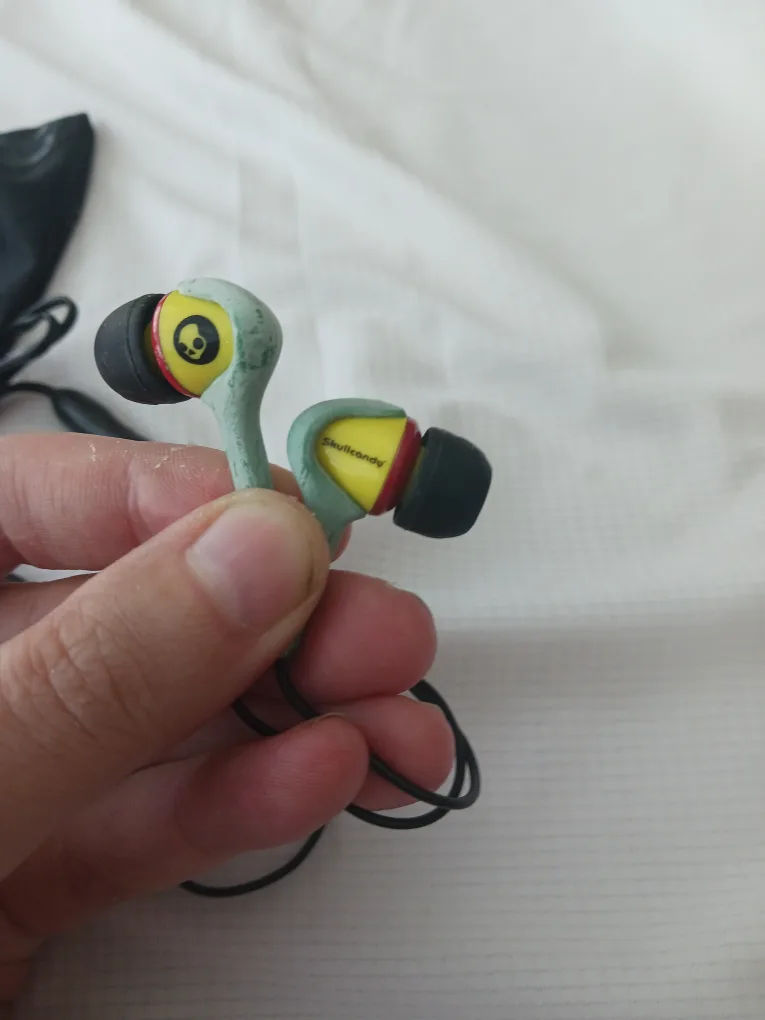 Skullcandy Earbuds with Case thumbnail