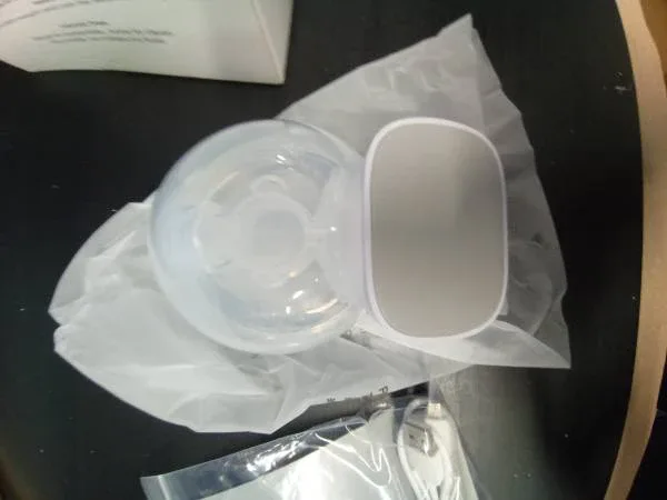 Wearable Breast Pump - Hands Free. brand new. image indicator(5)