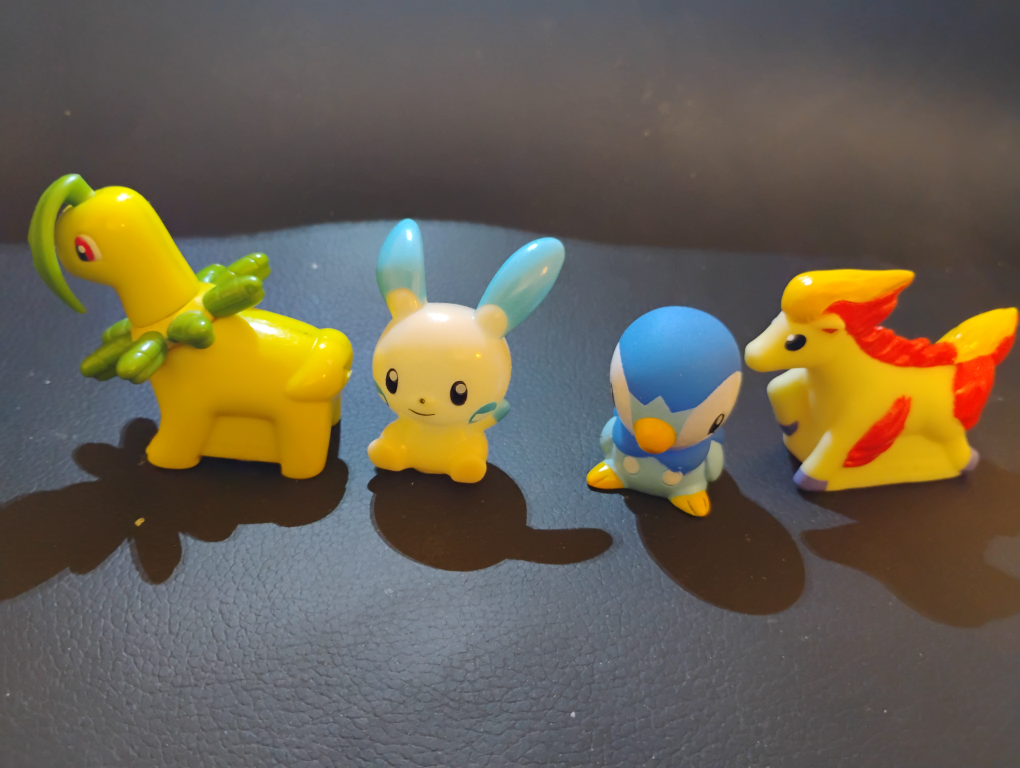 Pokemon mini Figurines and toy