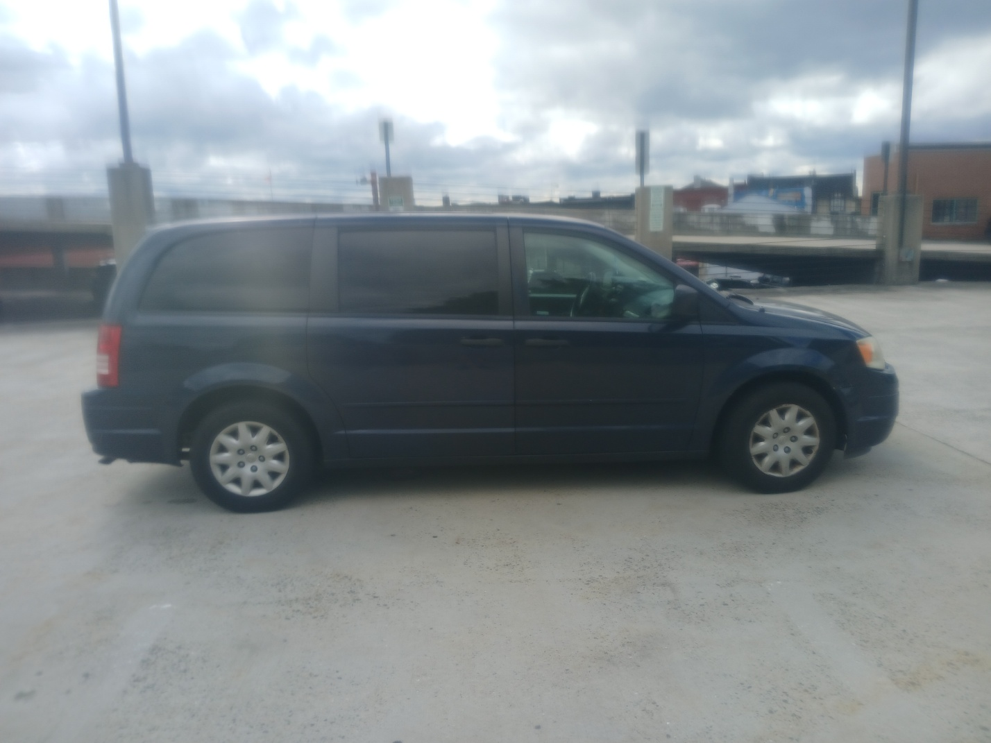 Used Blue Minivan 차량판매 - photo 4