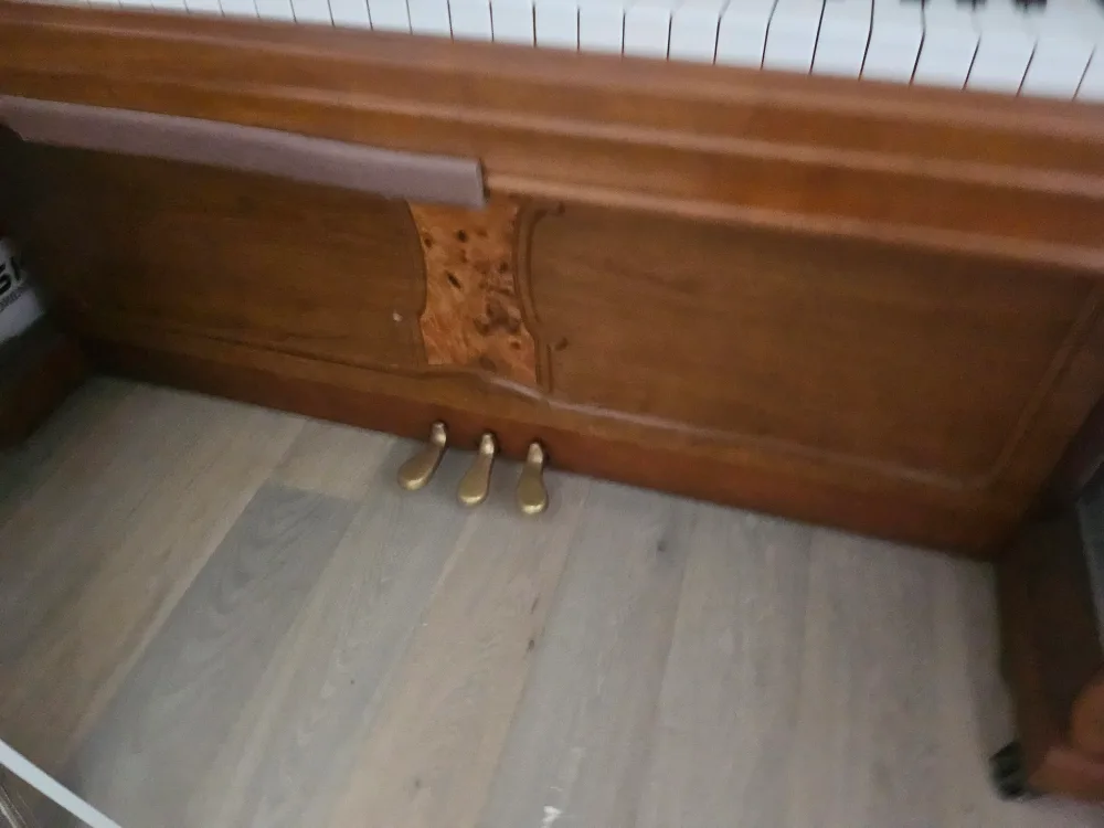 Young Chang Upright Piano UC-110 image indicator(3)