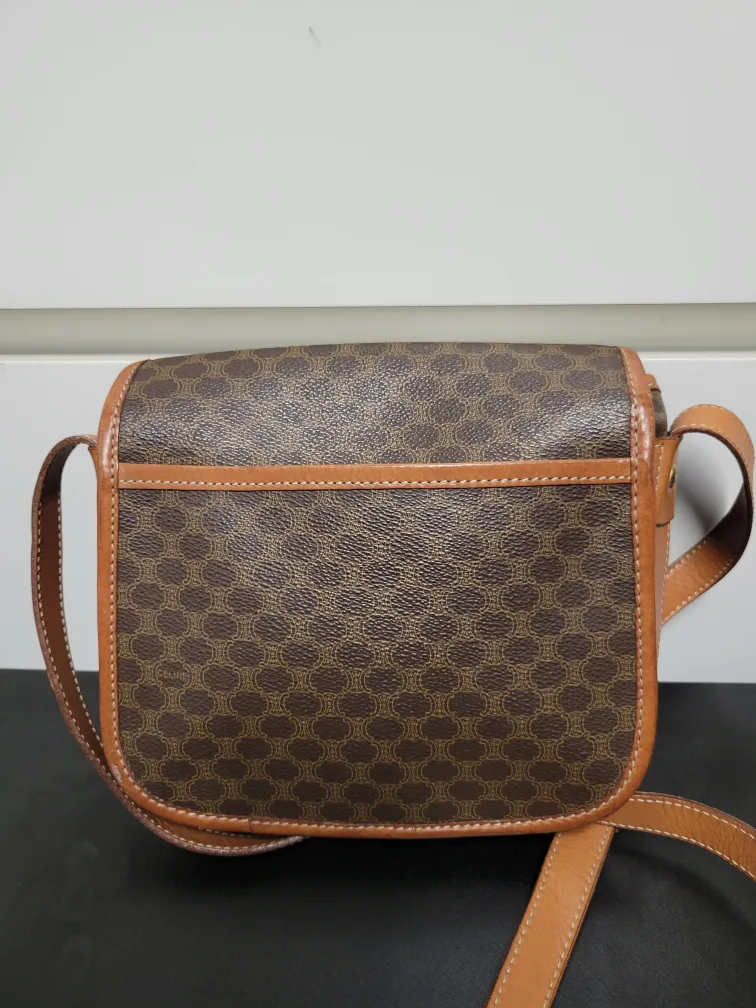 Celine Messenger Bag image indicator(2)
