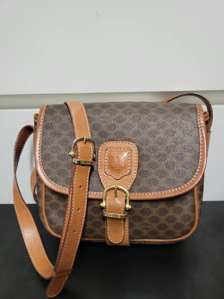 Celine Messenger Bag image indicator(3)