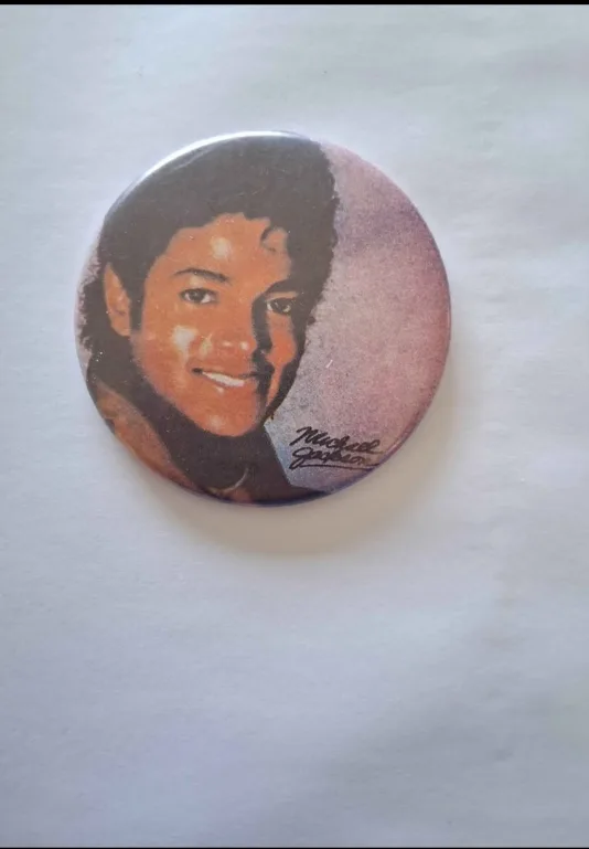 MJ button magnet thumbnail