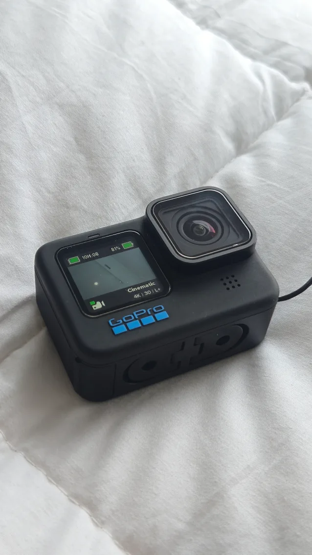 GoPro Hero 11 Black + Adjustable Tripod