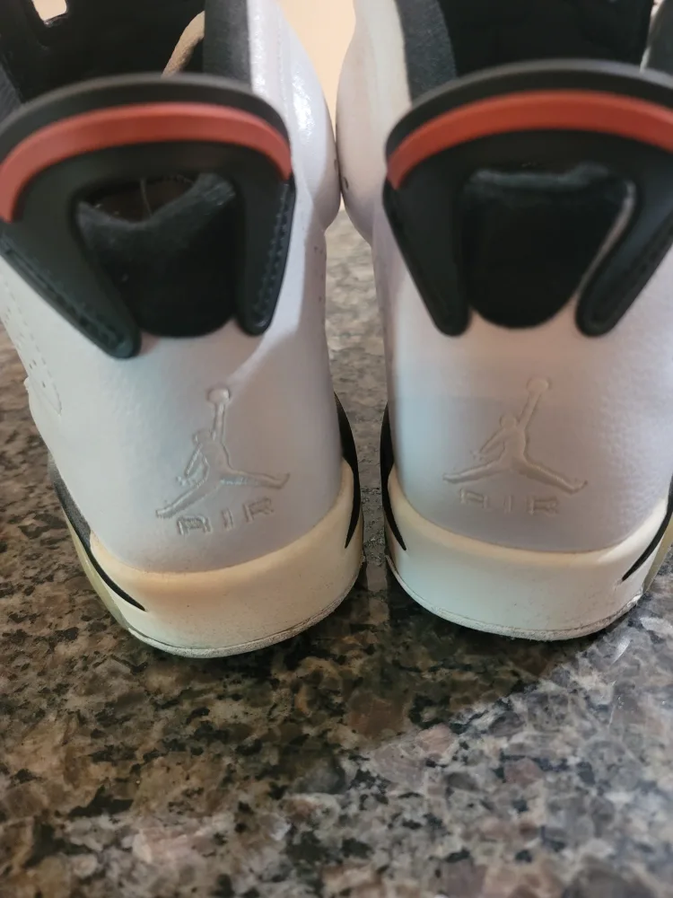 Men's Basketball Shoes - Orange & White Size 11 image indicator(3)