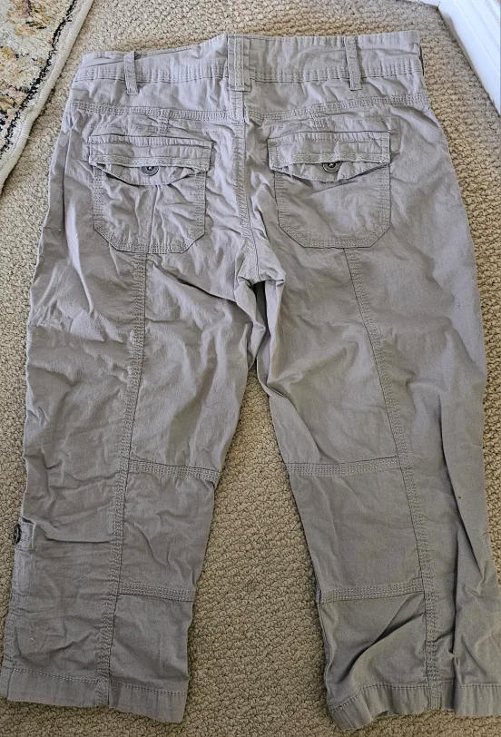 Tan Capris with Multiple Pockets 💚 image indicator(2)