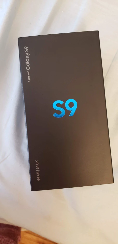 Samsung Galaxy S9 - Black unlocked comes with otter box defender