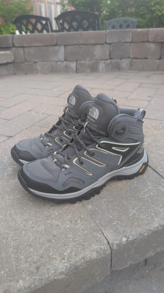 The North Face FUTURELIGHT Hiking Boots - women's size 7 thumbnail