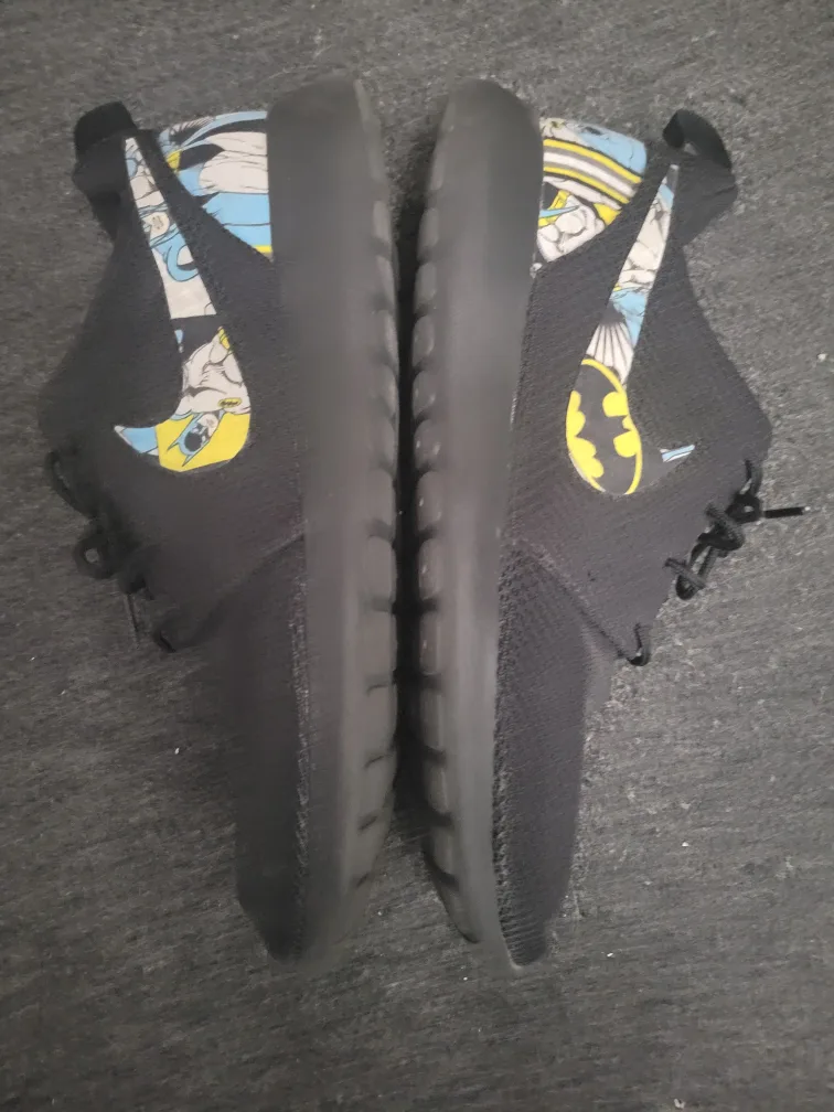 Nike Roshe Run Batman Sneakers image indicator(2)