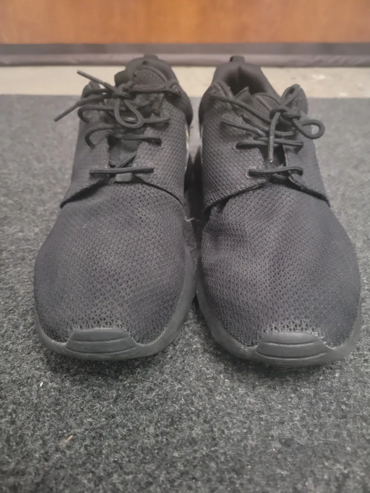 Nike Roshe Run Batman Sneakers image indicator(3)