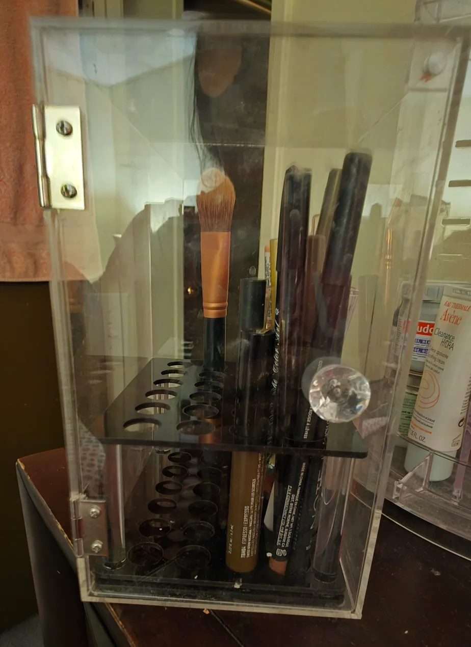 Acrylic Makeup Brush Holder thumbnail