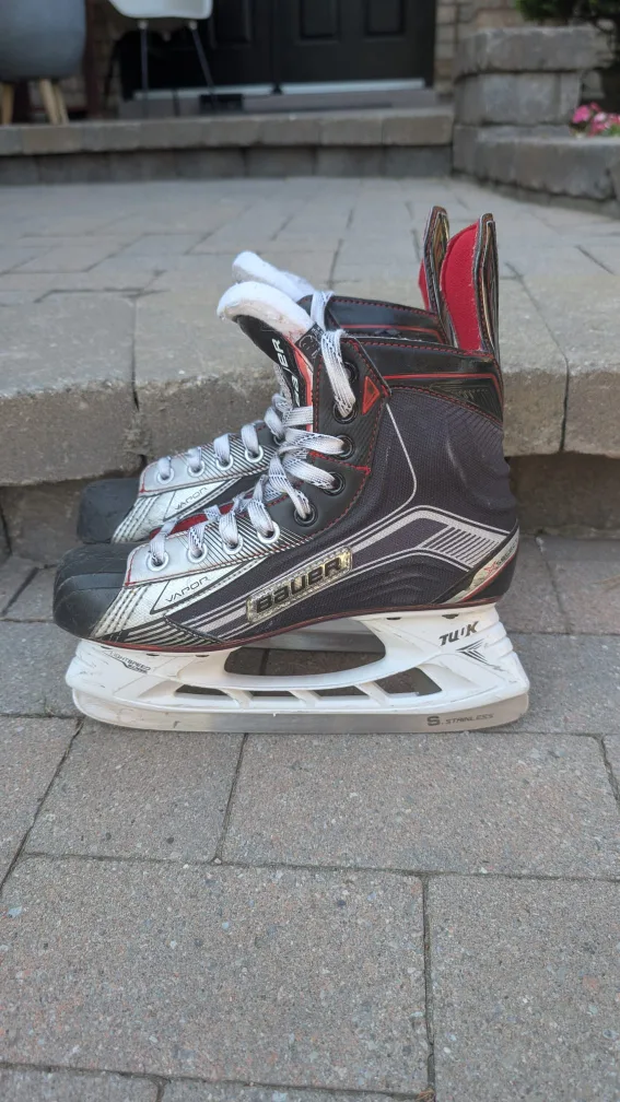 Bauer Vapor Ice Skates Youth - size US 5.5 (skate 4.5D) thumbnail