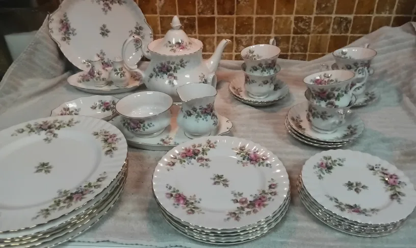 Royal Albert "Moss Rose China full set 6 Plus Tea Set image indicator(2)
