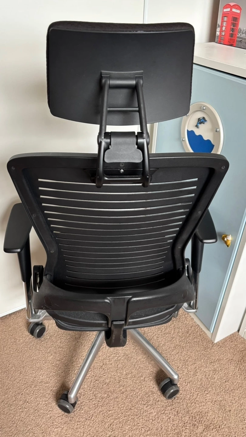 Ergonomic Office Chair with Headrest - photo 2