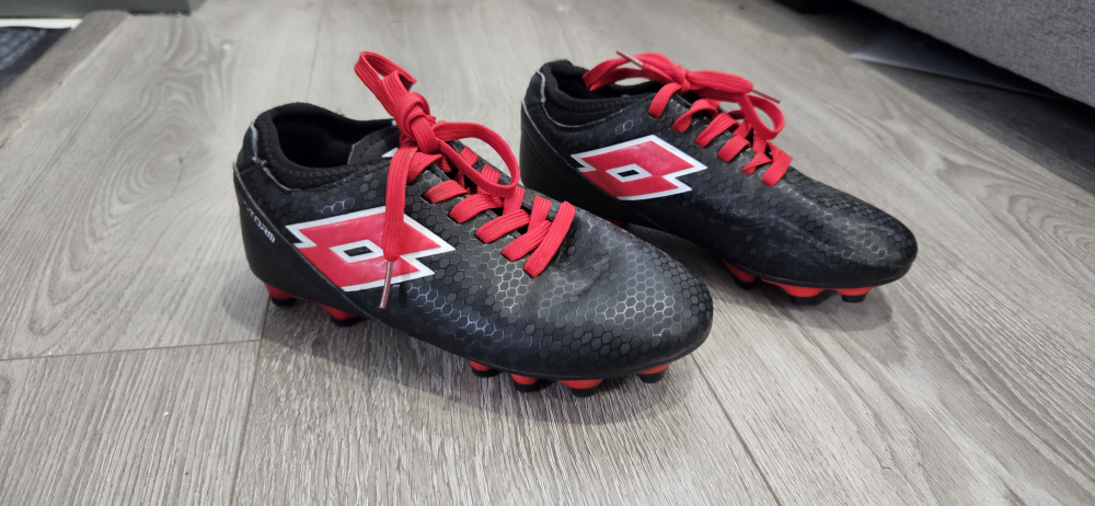 GIrls Lotto Soccer Cleats - Youth Size 4 - photo 2