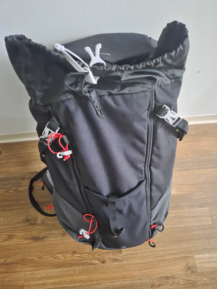 Quechua mountain back pack.20L image indicator(2)