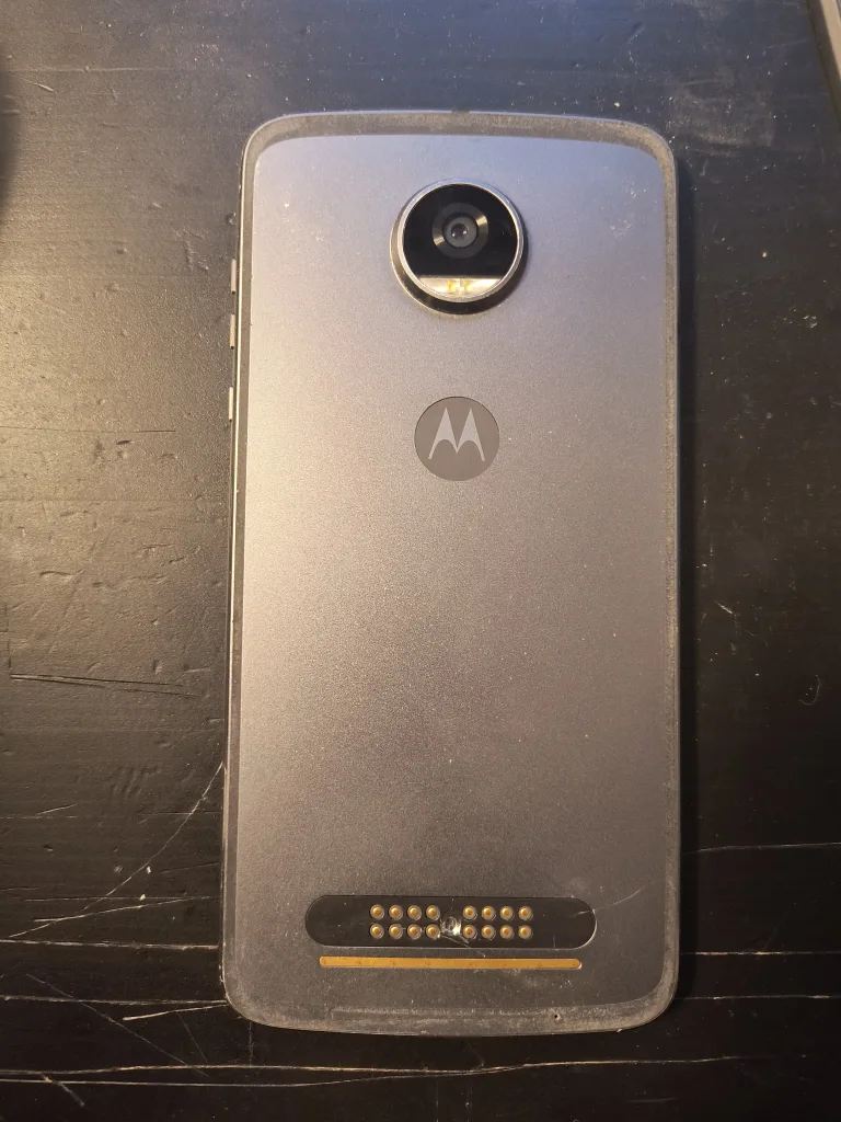 Moto Z2 Play with Rare Moto Mod Projector image indicator(3)