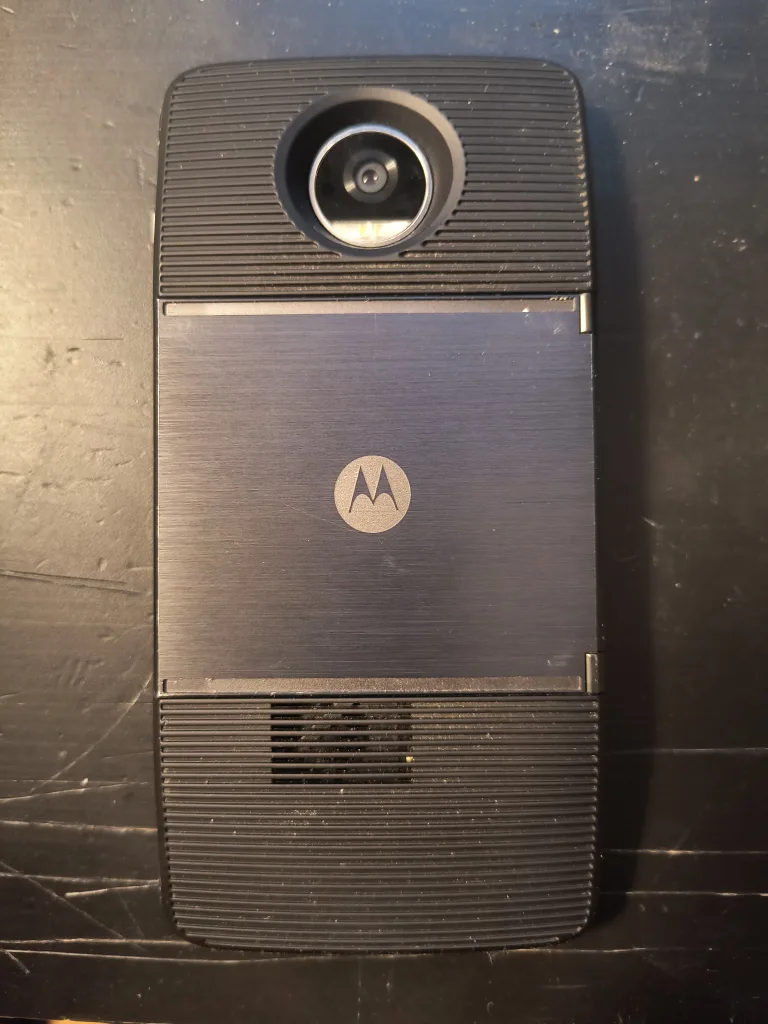 Moto Z2 Play with Rare Moto Mod Projector image indicator(4)