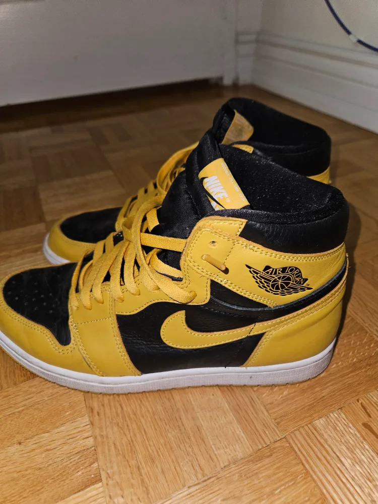 Jordan 1s High Retro Pollens (Men's 10.5) image indicator(2)