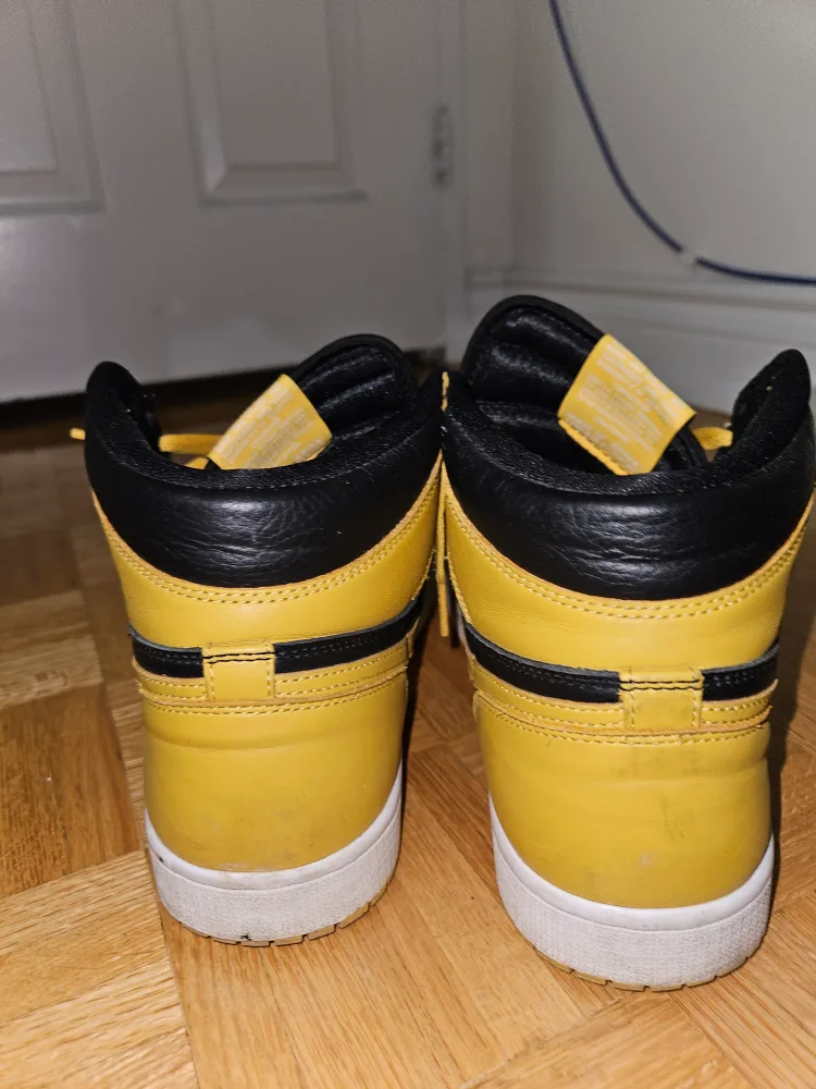 Jordan 1s High Retro Pollens (Men's 10.5) image indicator(3)