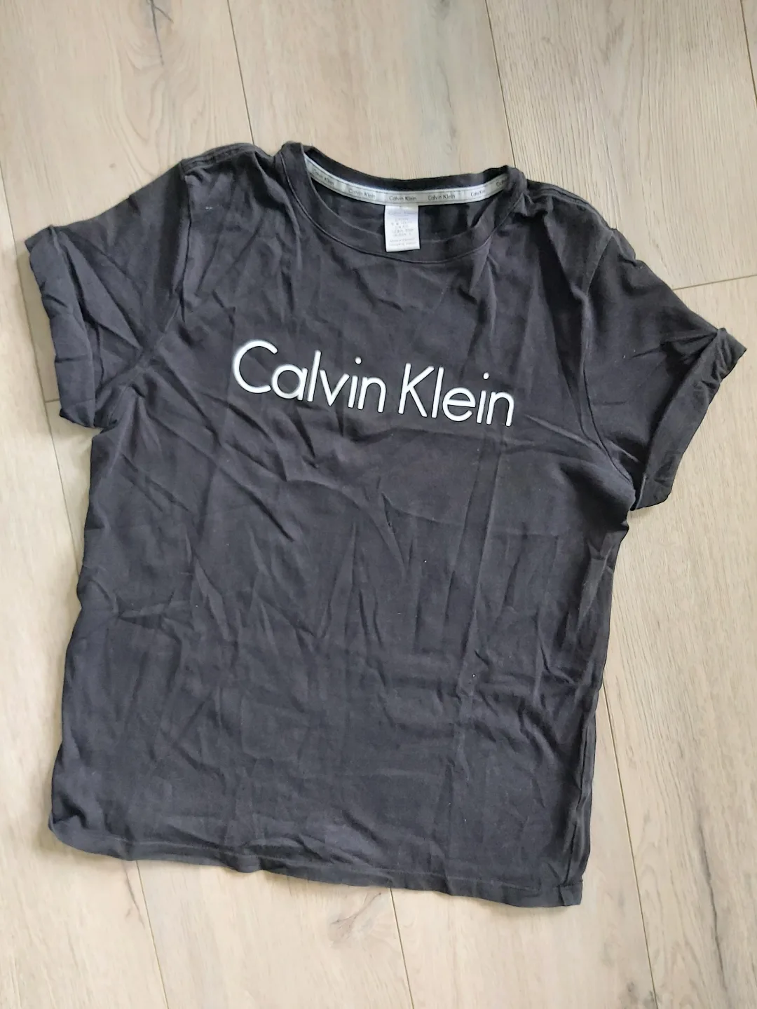 Vintagey Calvin Klein T-shirt thumbnail