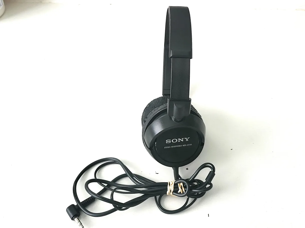 Sony MDR-ZX100 Stereo Headphones - Black image indicator(3)