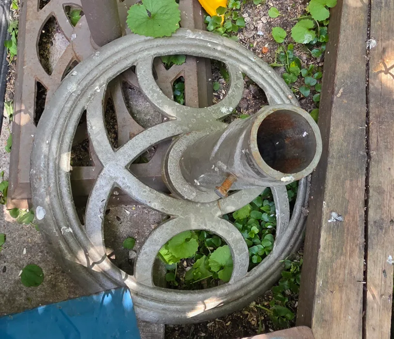 Vintage Style Metal umbrella Base thumbnail
