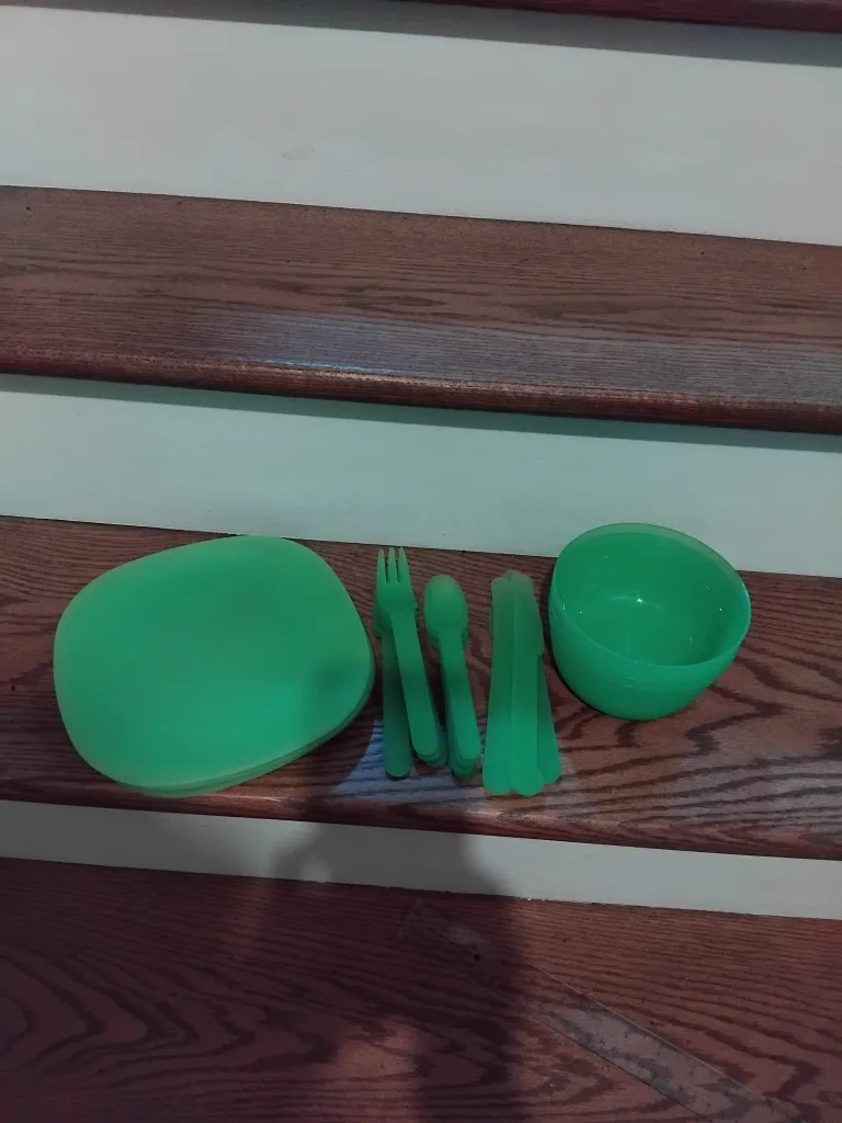 Green Kids' Plastic Dinnerware Set thumbnail