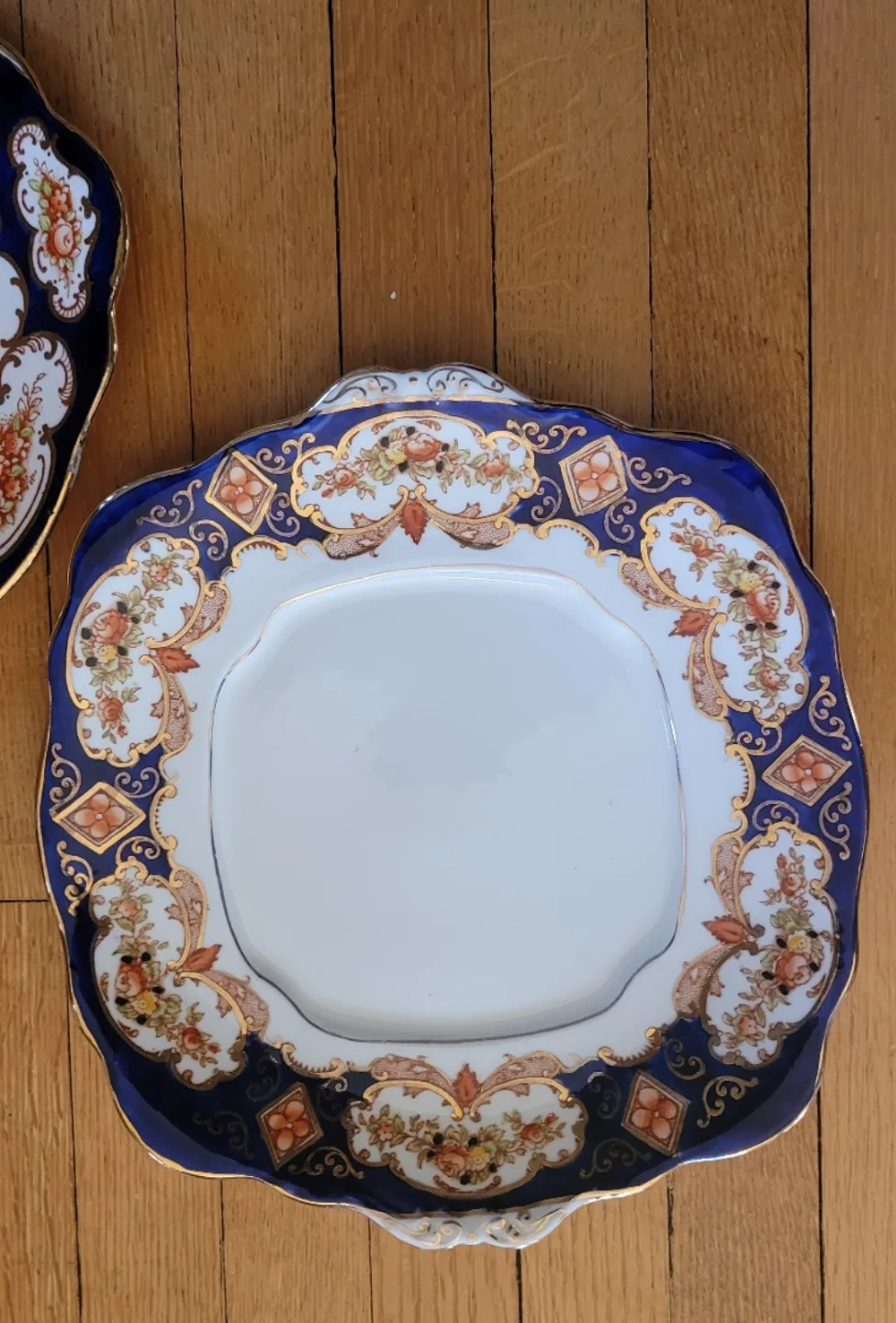 Royal Albert Vintage Decorative Plates image indicator(2)