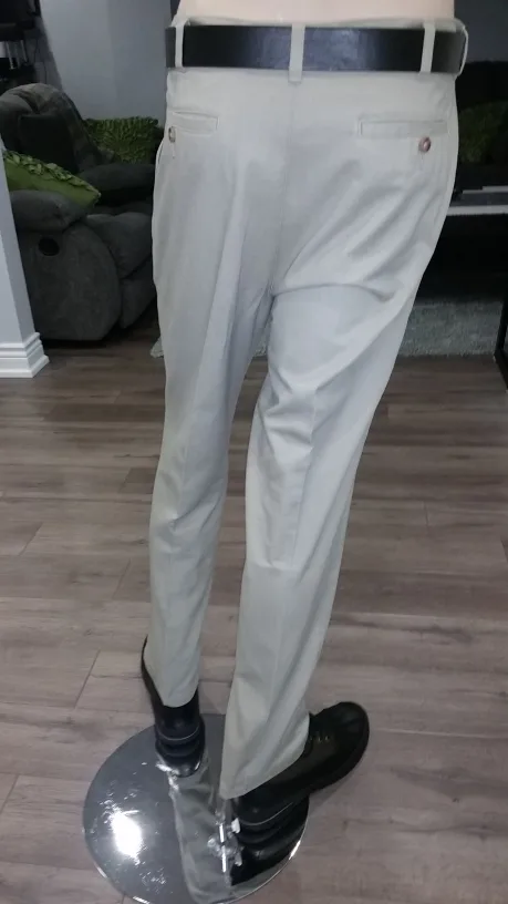 EUC - Men's George Beige Pleated Khaki Pants 32" x 30" image indicator(4)