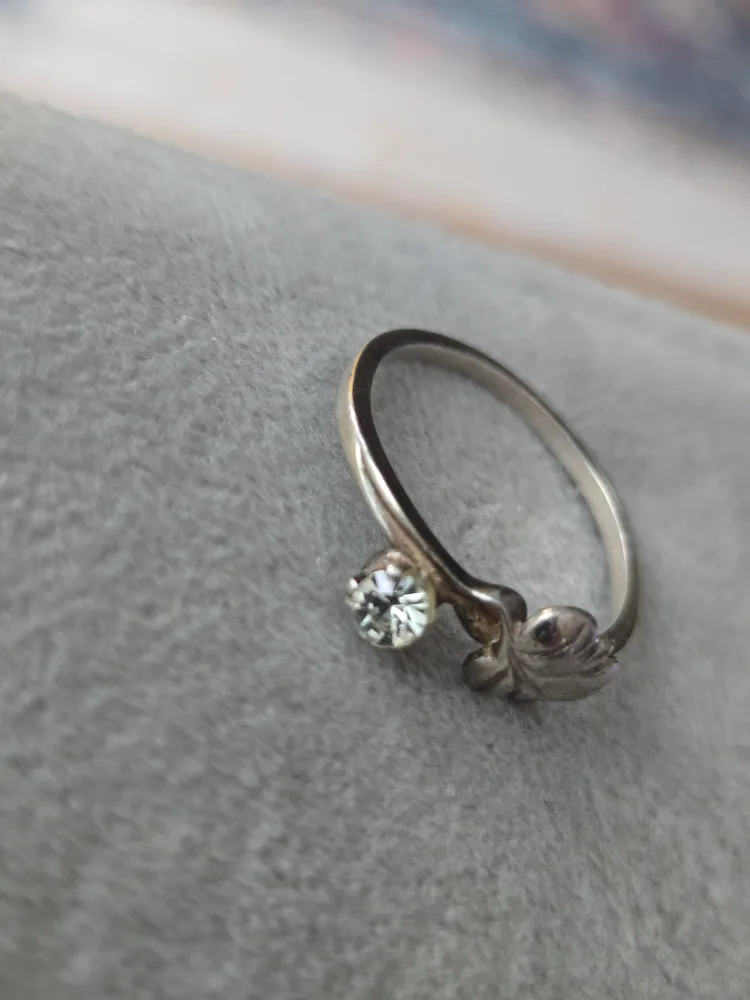 Vintage Ring with Cubic zirconia image indicator(2)