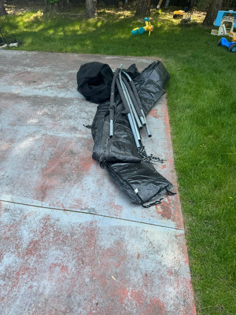 Trampoline with Enclosure image indicator(2)