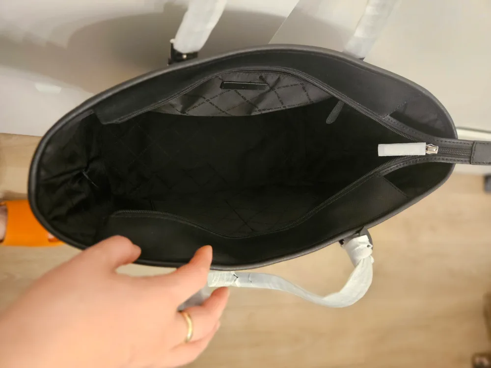 Michael Kors Black Tote Bag image indicator(2)